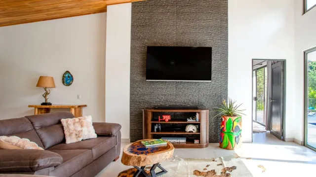 $599,000 | 0 Modern Gem In The Natural Setting, Washington, OS 20006