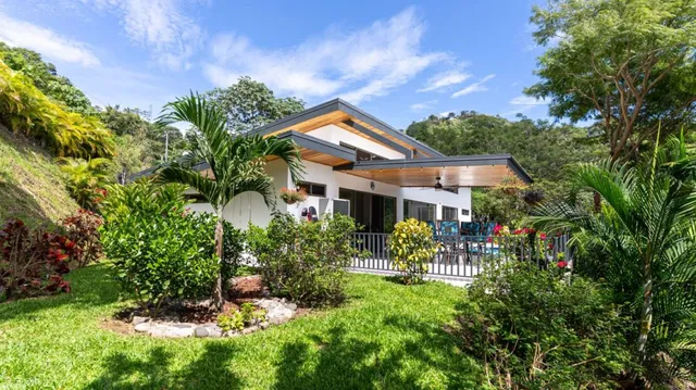 $599,000 | 0 Modern Gem In The Natural Setting, Washington, OS 20006