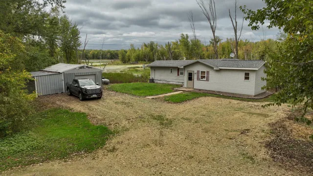 $195,000 | S5237 Highway 35, Genoa, WI 54632