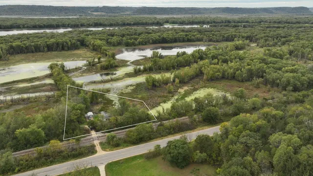 $195,000 | S5237 Highway 35, Genoa, WI 54632