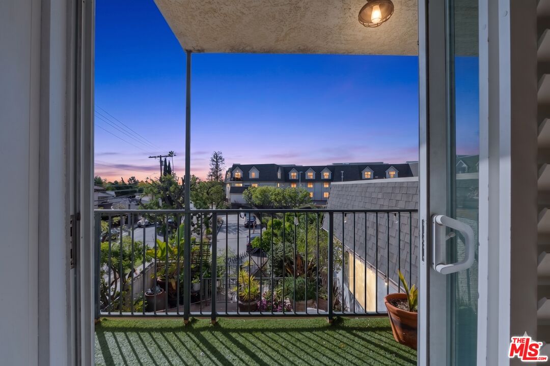 2385 Roscomare Road, Unit E17 Los Angeles, CA 90077 - Photo 29 of 31