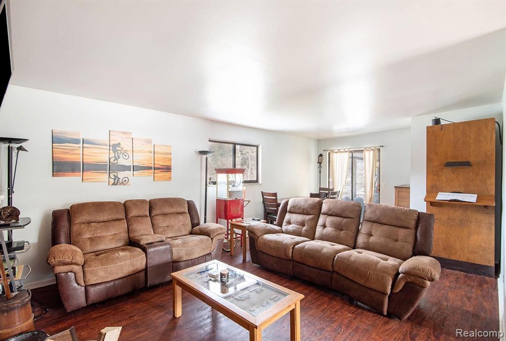 7482 Coldwater Road Flushing, MI 48433 - Photo 6 of 19
