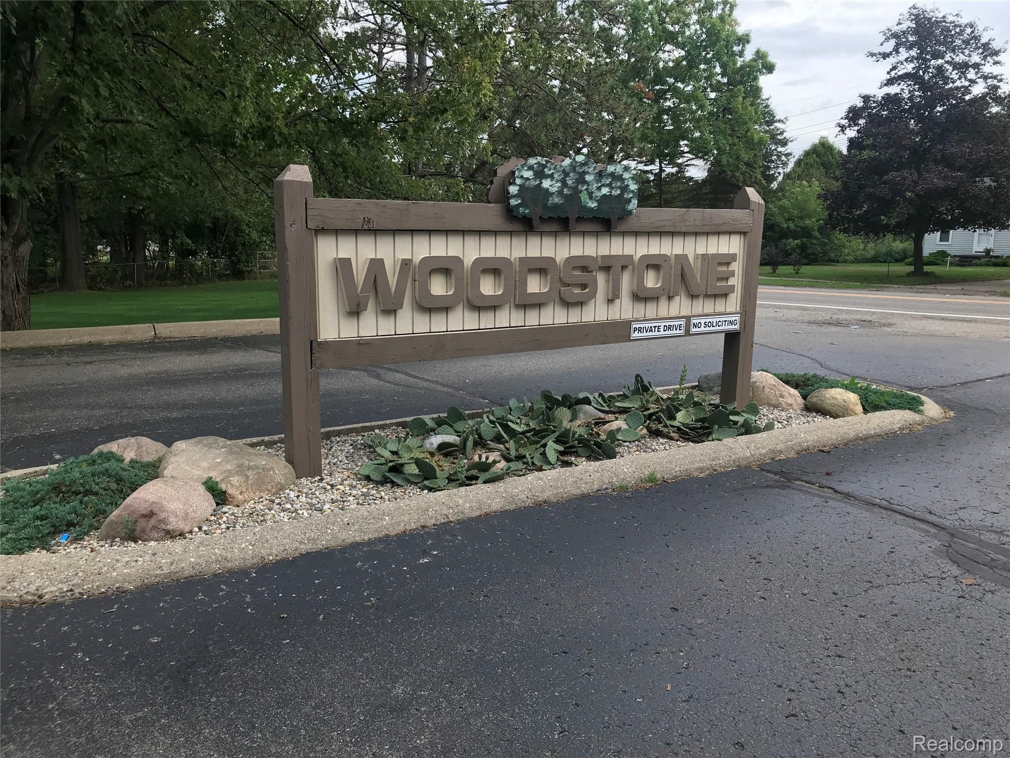 200 Woodstone Road Waterford, MI 48327 - Photo 13 of 13 IMG_1820.JPG