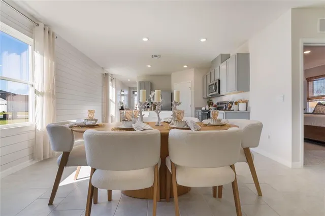 $304,490 | 195 Amberwood Way, Umatilla, FL 32784