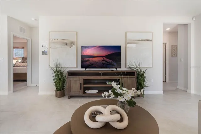 $304,490 | 195 Amberwood Way, Umatilla, FL 32784