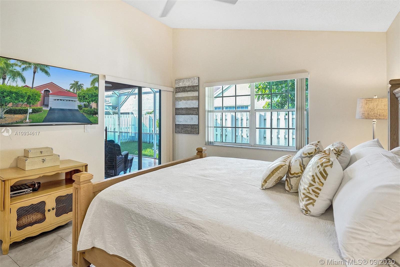 282 Bridgeton Road Weston, FL 33326 - Photo 22 of 43 Gallery Image 22