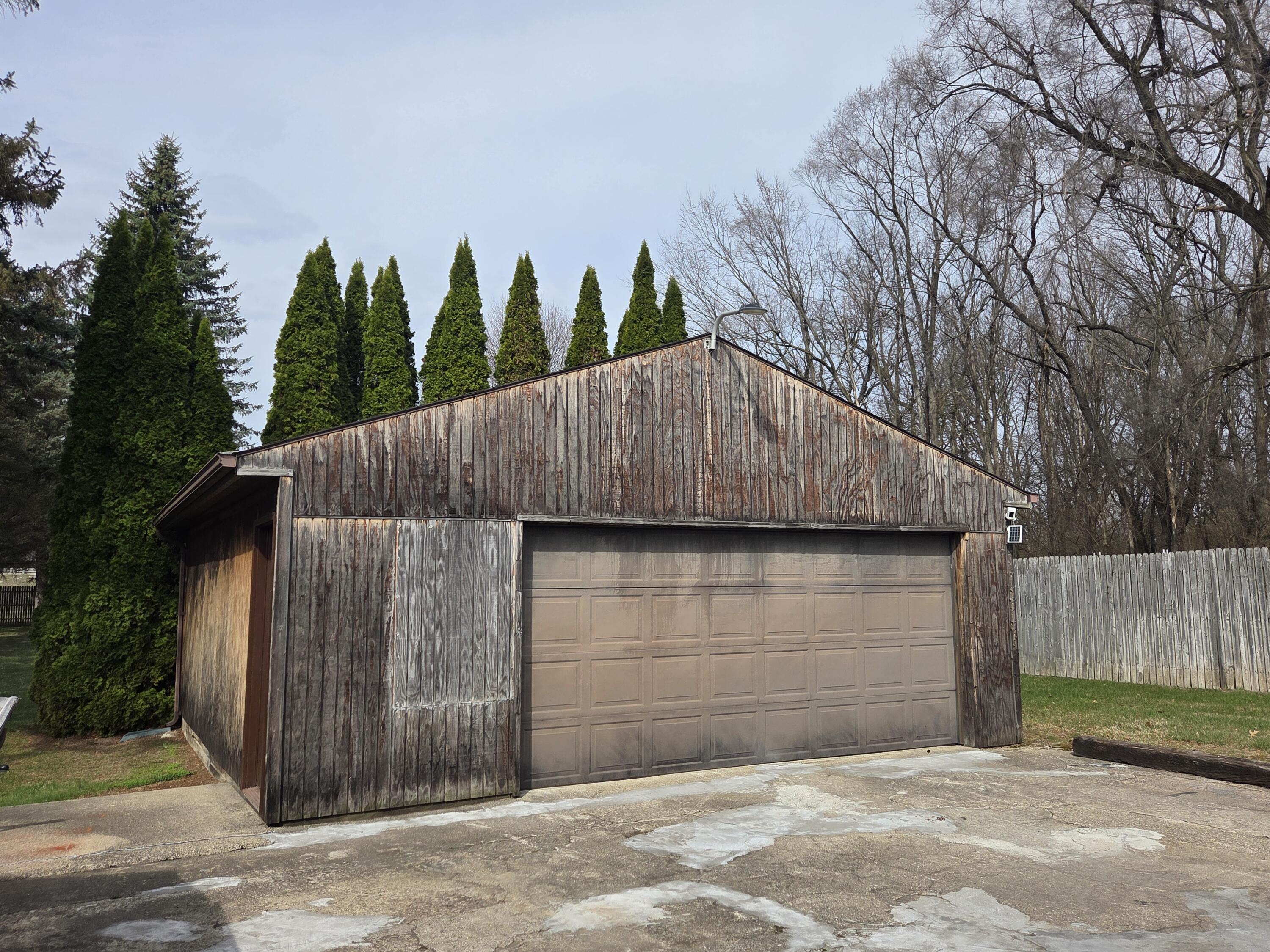 232 Bender Street Jackson, MI 49201 - Photo 16 of 31 Garage