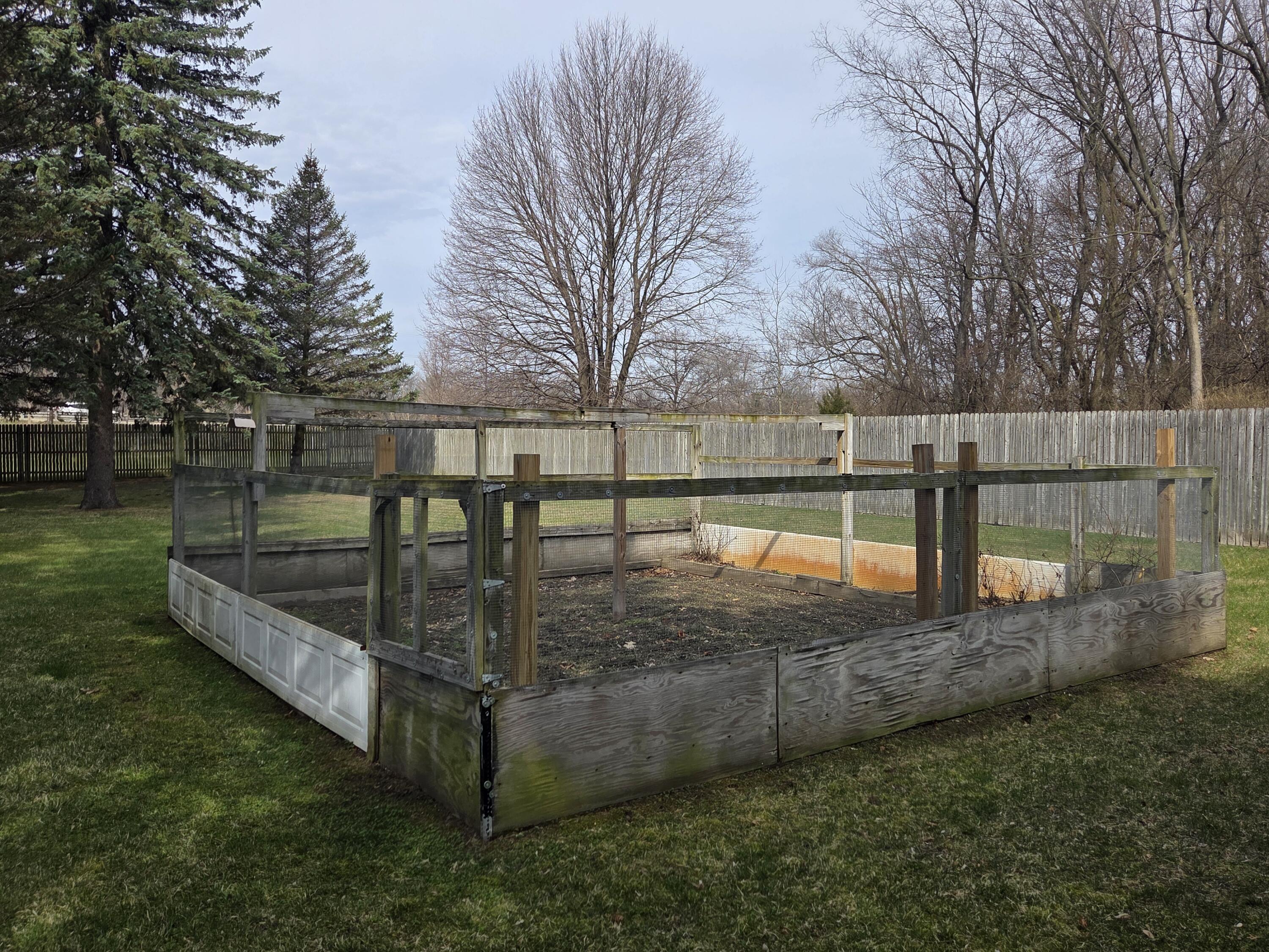 232 Bender Street Jackson, MI 49201 - Photo 20 of 31 Garden Area