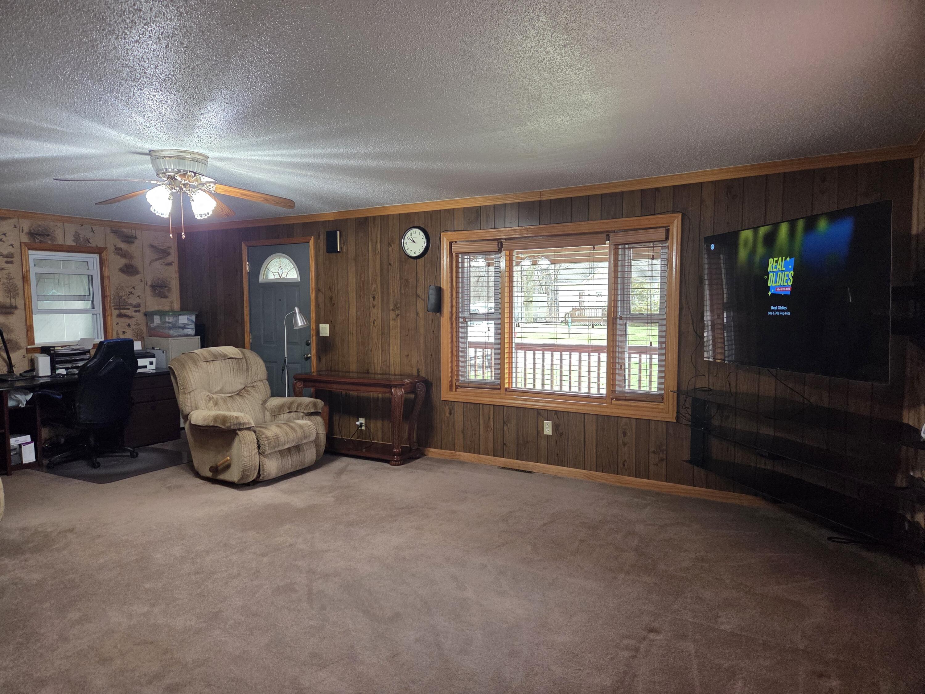 232 Bender Street Jackson, MI 49201 - Photo 6 of 31 Living Room