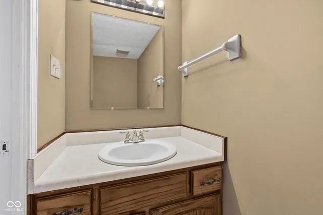 $365,000 | 11709 Cameron Drive, Fishers, IN 46038