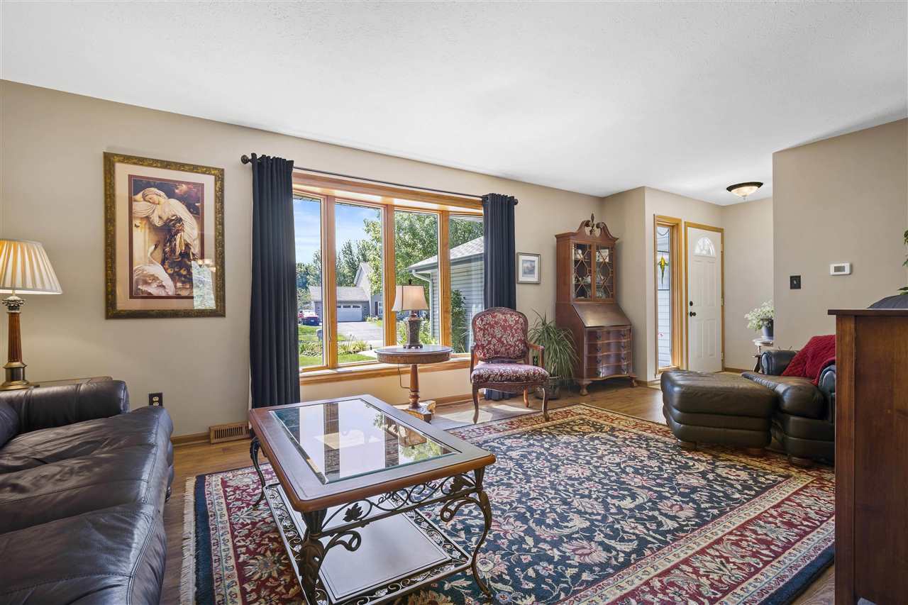 6276 Weaver Road Rockford, IL 61114 - Photo 3 of 20 Gallery Image 3