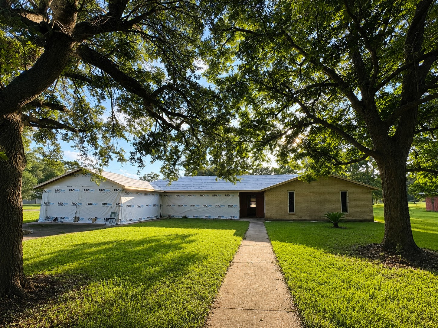 WELCOME TO 221 TEBO ST!