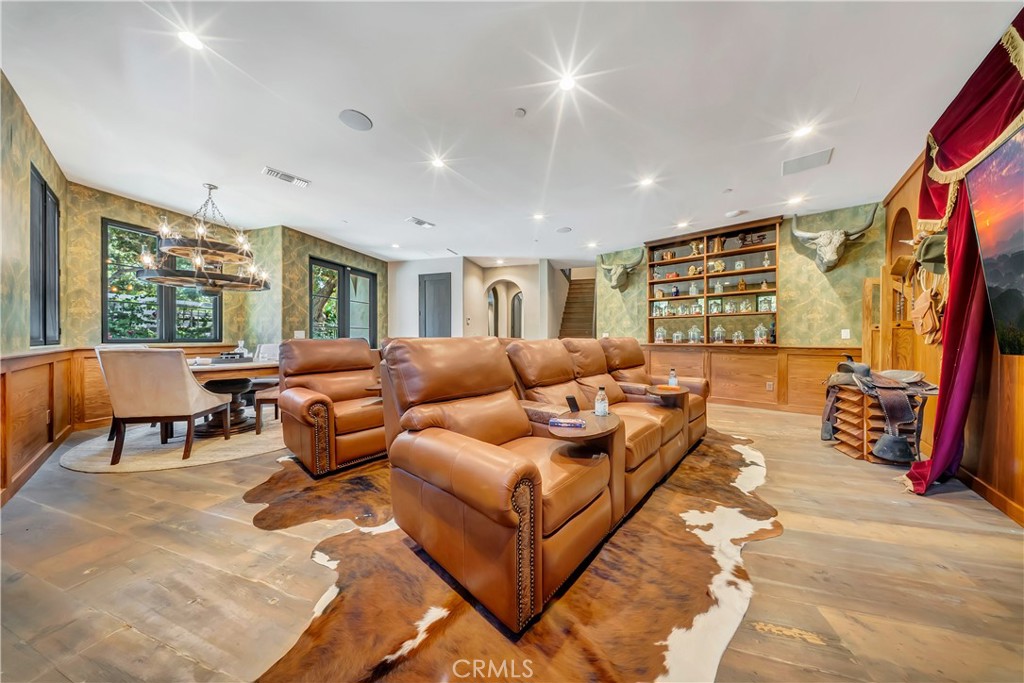 6451 Chesebro Road Agoura Hills, CA 91301 - Photo 17 of 54