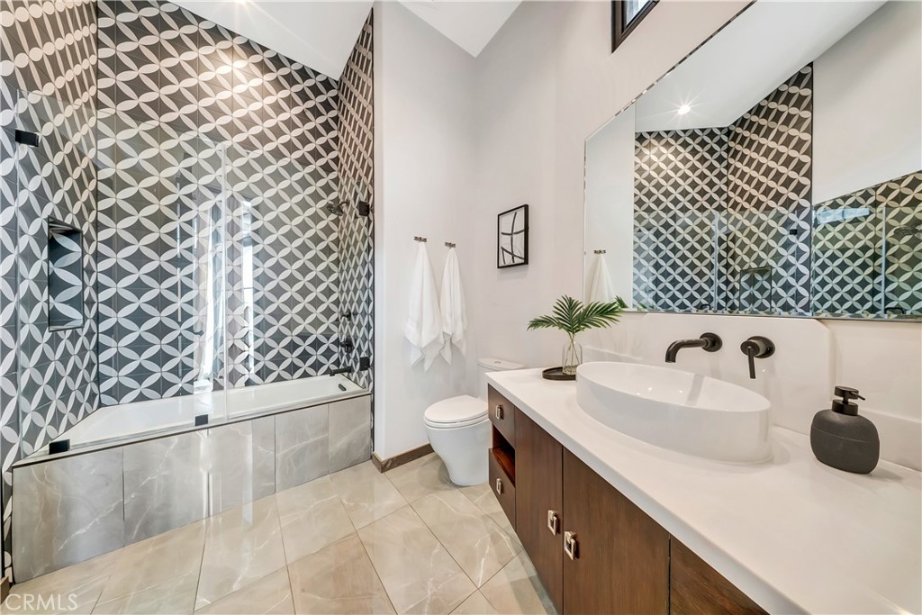 6451 Chesebro Road Agoura Hills, CA 91301 - Photo 25 of 54