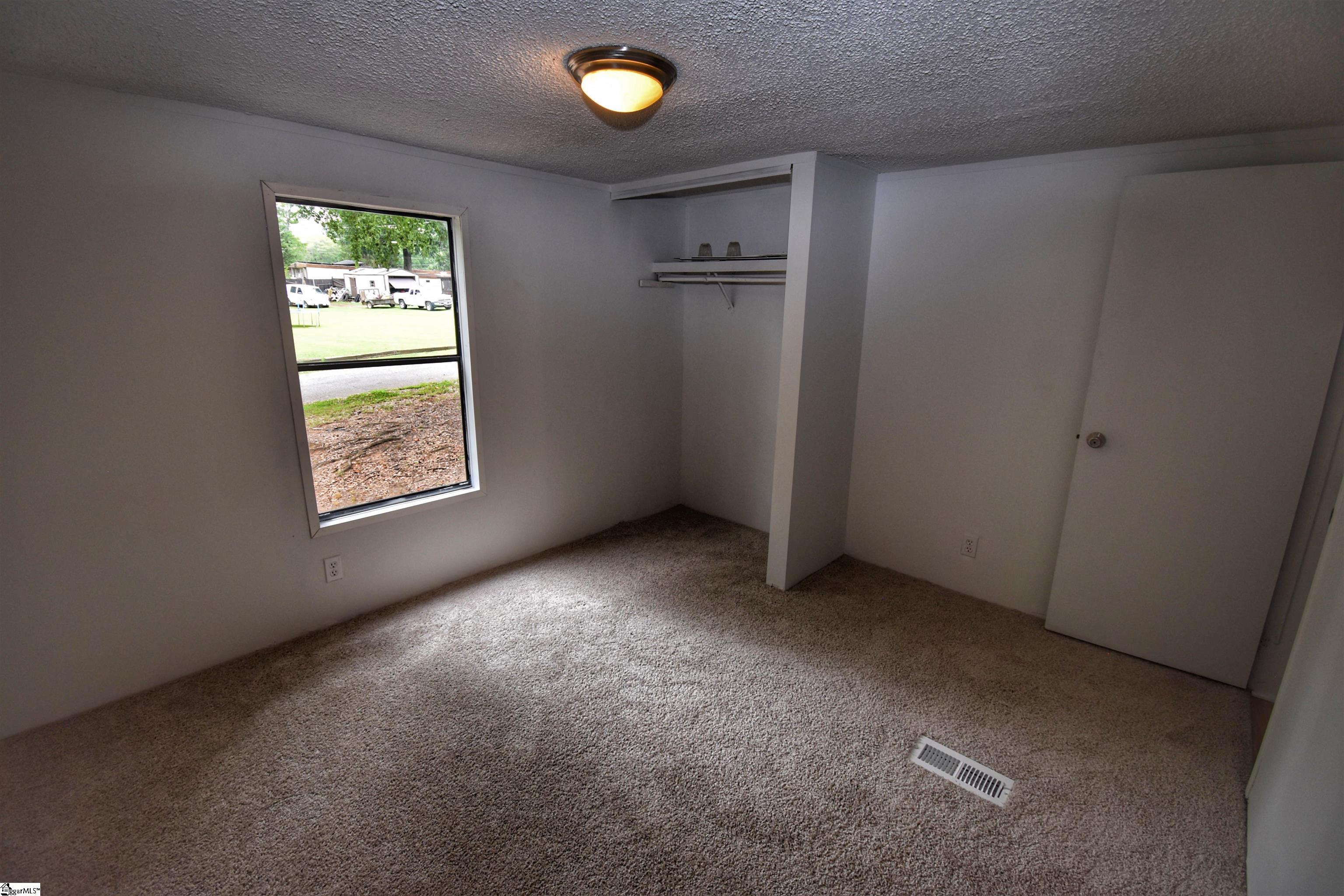 186 Loop Street Wellford, SC 29385 - Photo 11 of 14 Gallery Image 11