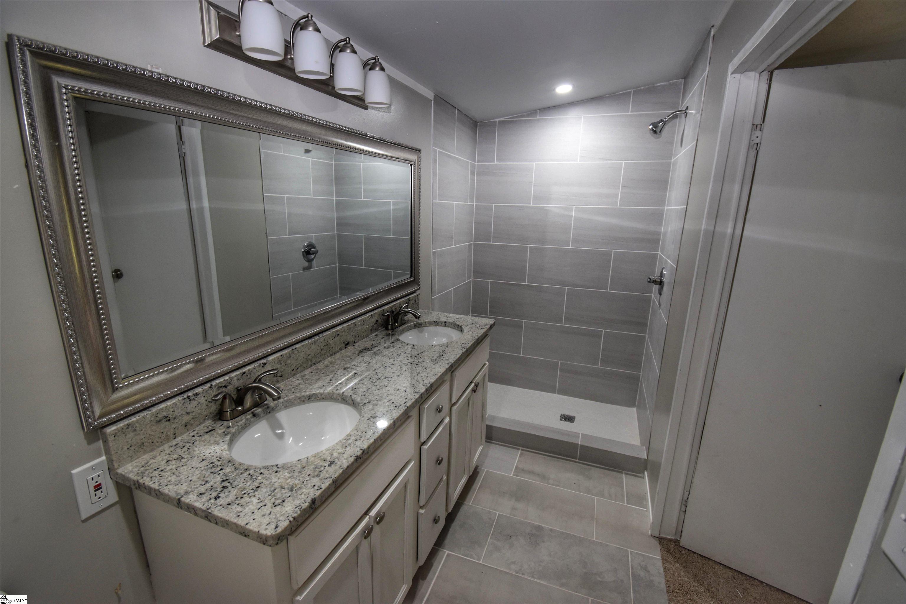 186 Loop Street Wellford, SC 29385 - Photo 8 of 14 Gallery Image 8