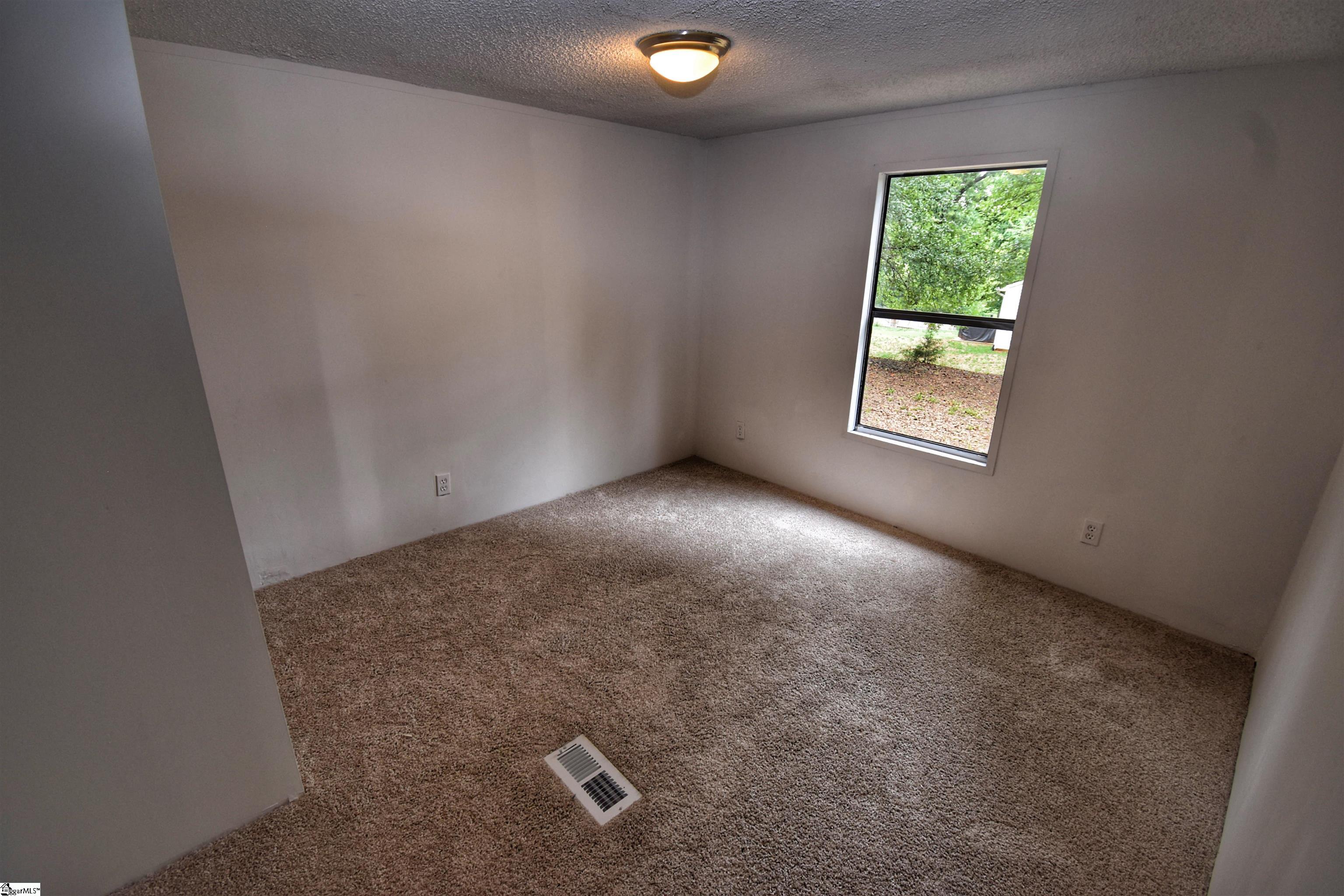186 Loop Street Wellford, SC 29385 - Photo 9 of 14 Gallery Image 9