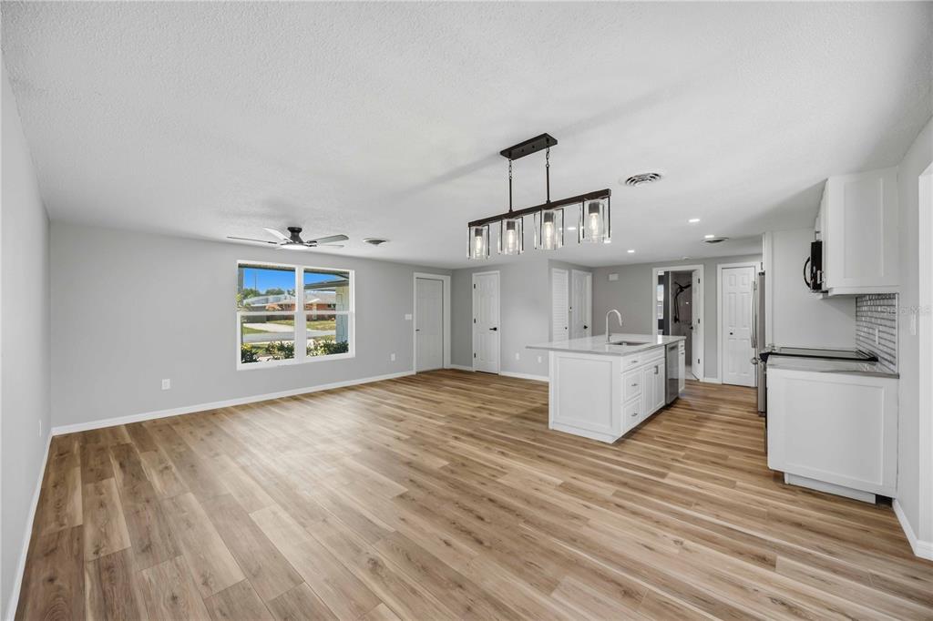 386 Cabana Road Venice, FL 34293 - Photo 13 of 56