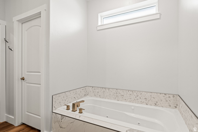 1343 North Trapper Loop Garden City, UT 84028 - Photo 21 of 56 Full bathroom featuring a whirlpool tub