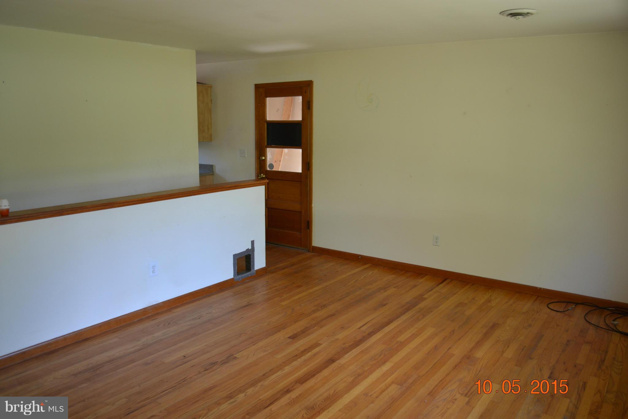 13107 Penn Shop Road Mount Airy, MD 21771 - Photo 5 of 17 Living Room