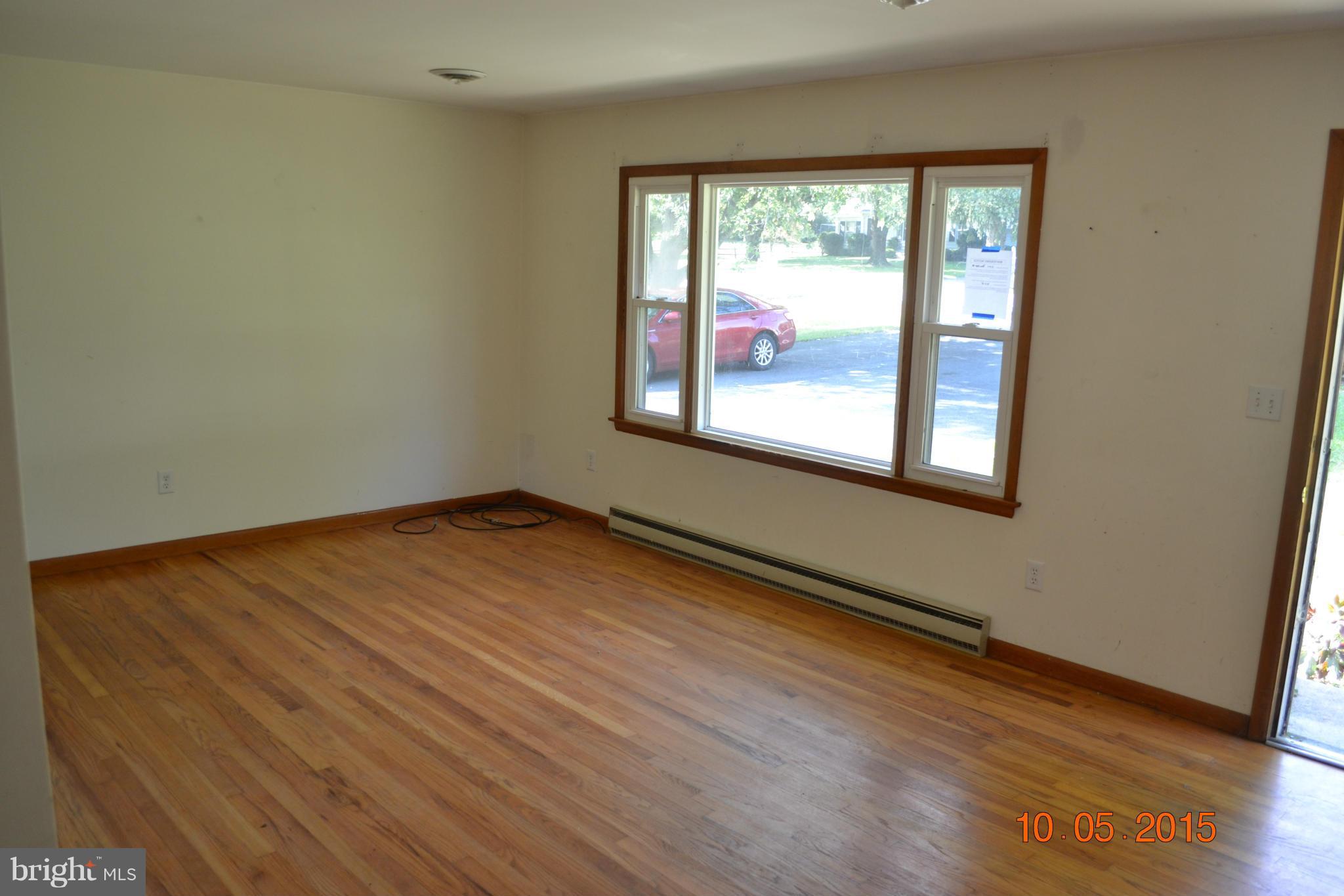 13107 Penn Shop Road Mount Airy, MD 21771 - Photo 6 of 17 Living Room