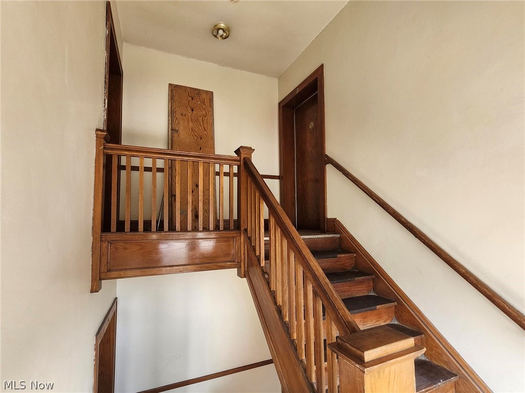 15951 Whitcomb Road Cleveland, OH 44110 - Photo 3 of 26 Gallery Image 3
