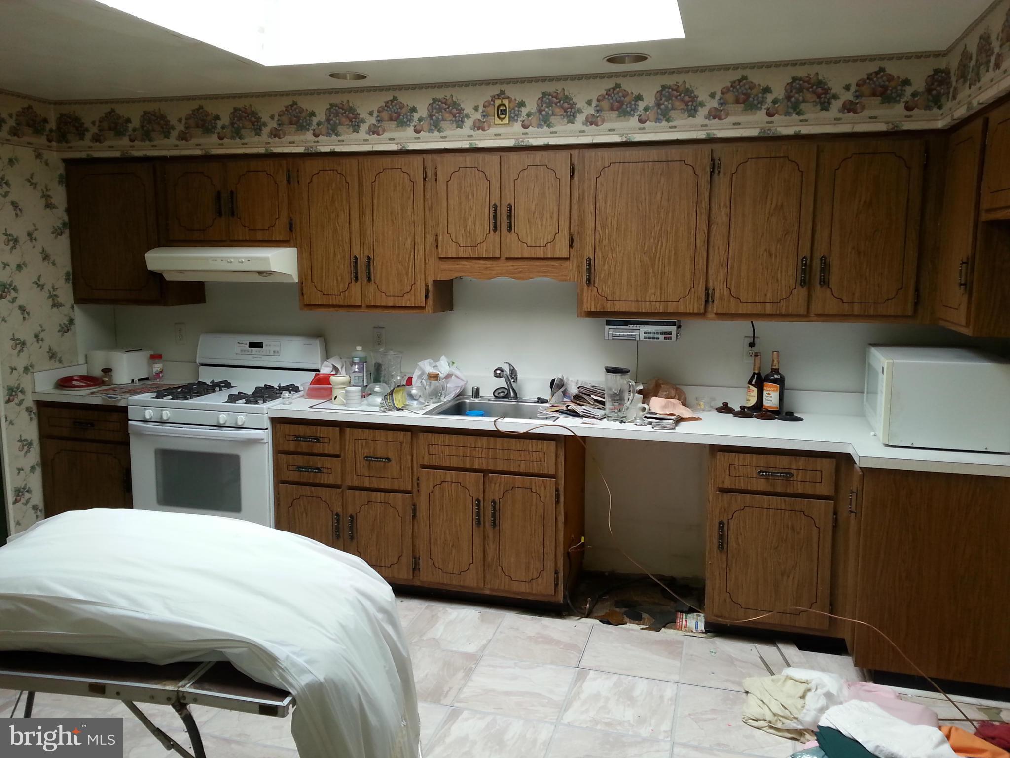 4404 Lobelia Road Baltimore, MD 21236 - Photo 2 of 17 Kitchen