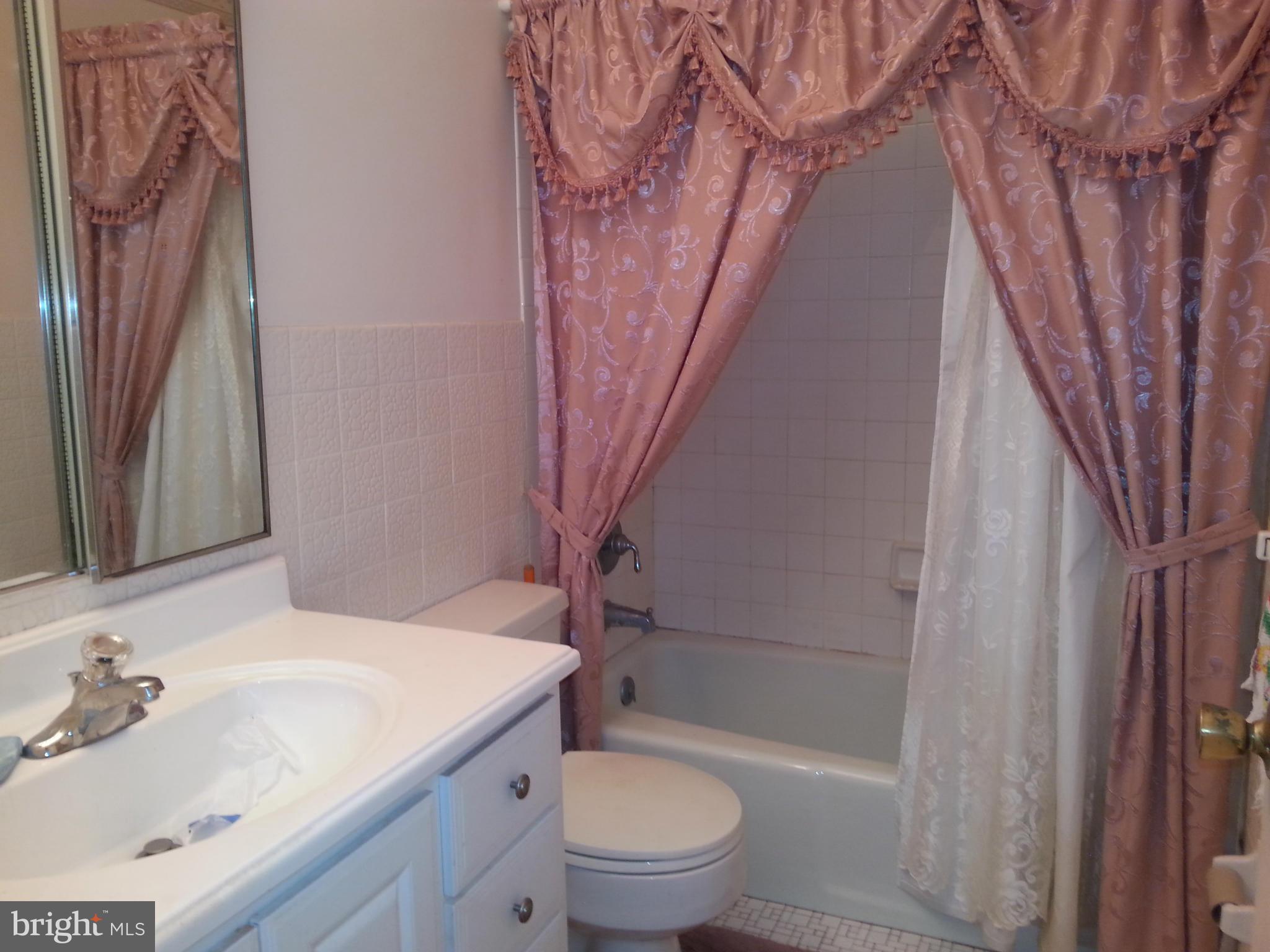 4404 Lobelia Road Baltimore, MD 21236 - Photo 11 of 17 Bath
