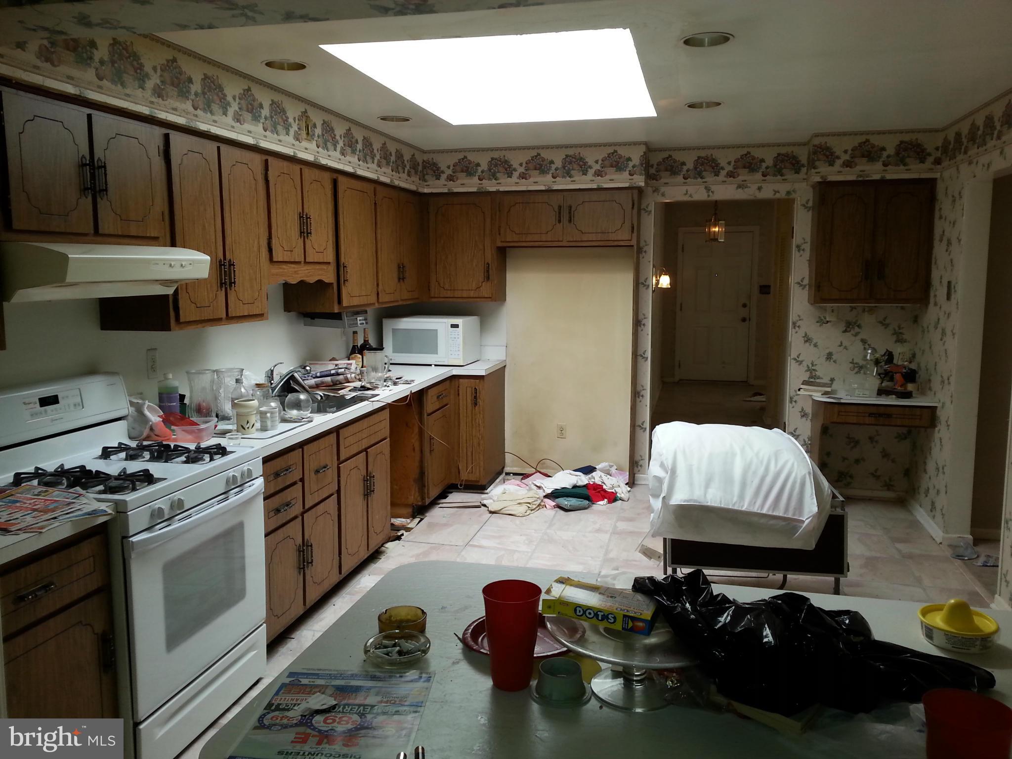 4404 Lobelia Road Baltimore, MD 21236 - Photo 3 of 17 Kitchen