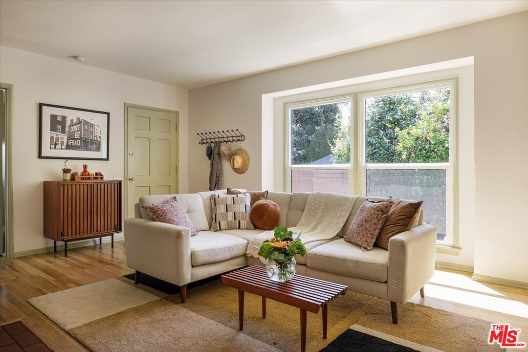 3510 Ferncroft Road Los Angeles, CA 90039 - Photo 4 of 32