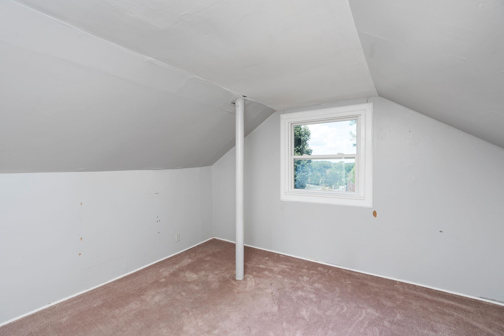 205 Devon Road Staunton, VA 24401 - Photo 46 of 71 an empty room with windows