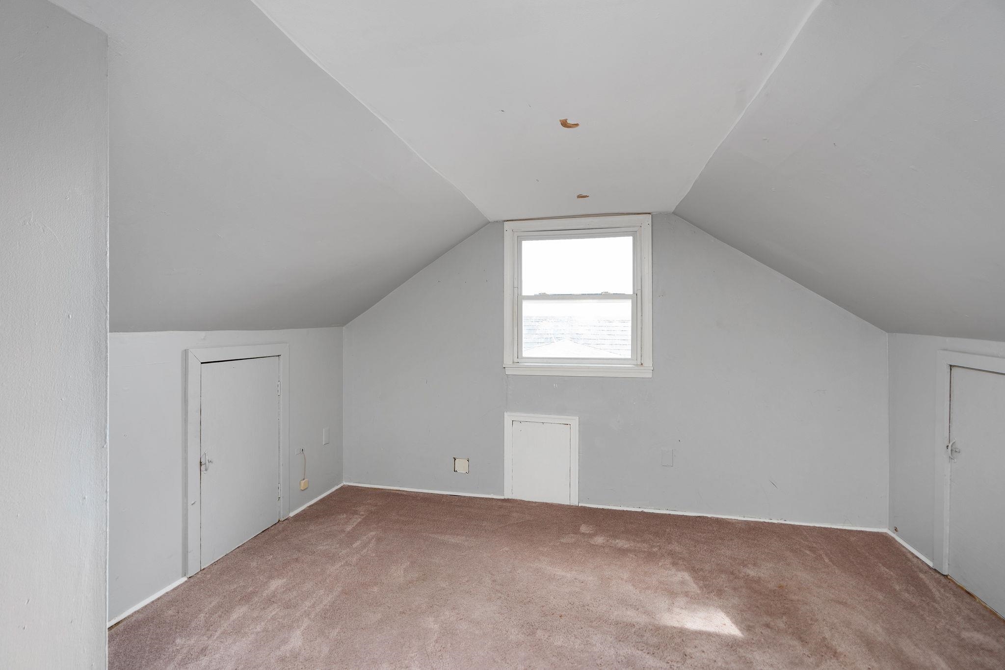 205 Devon Road Staunton, VA 24401 - Photo 47 of 71 an empty room with windows