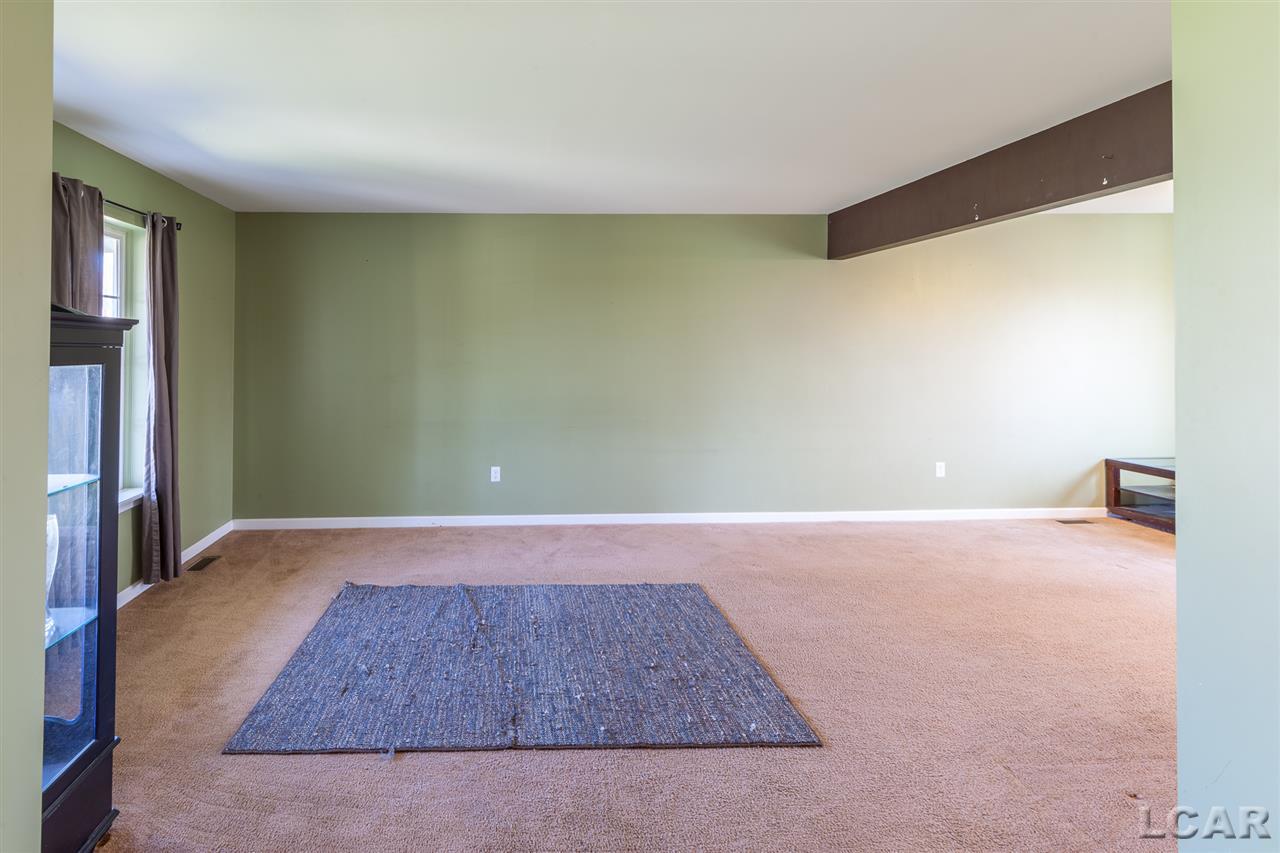 2141 Farm Valley Road Adrian, MI 49221 - Photo 4 of 45 31345441-3.JPG