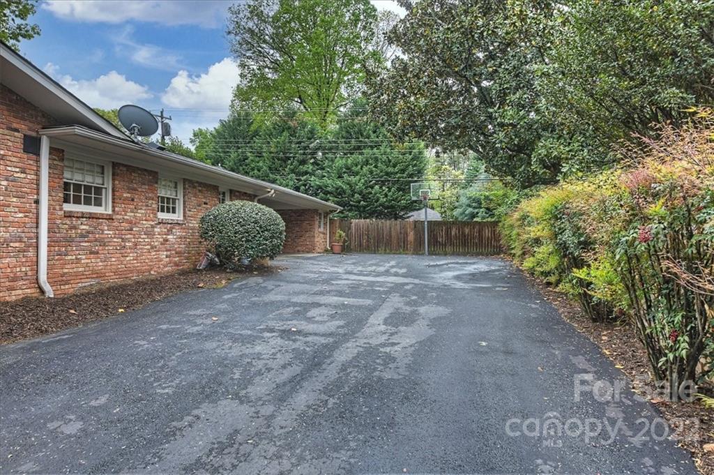 3100 Mountainbrook Road Charlotte, NC 28210 - Photo 48 of 48 a view of a backyard