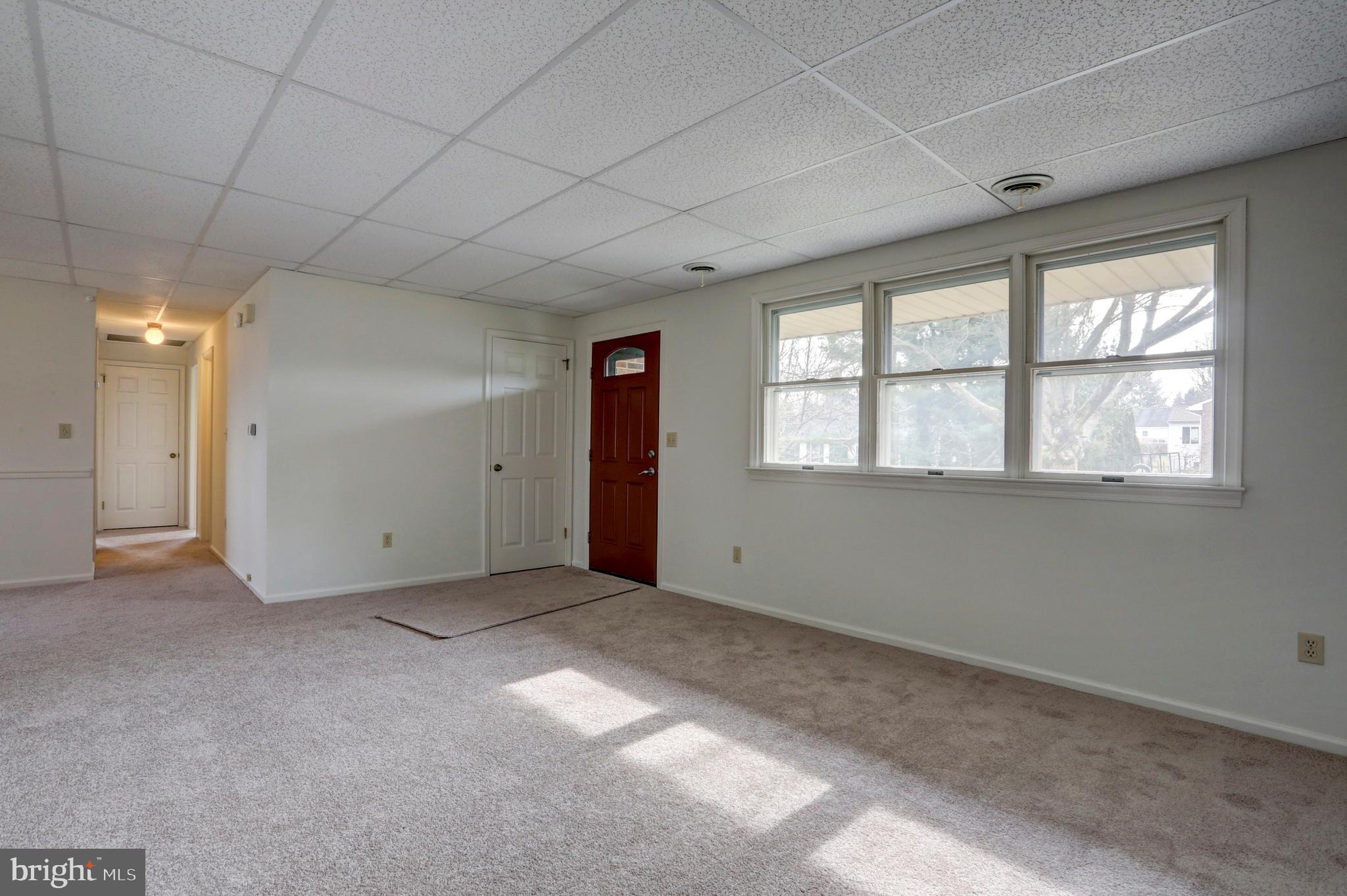 1 Thomas Road Lancaster, PA 17602 - Photo 5 of 24 Living Room