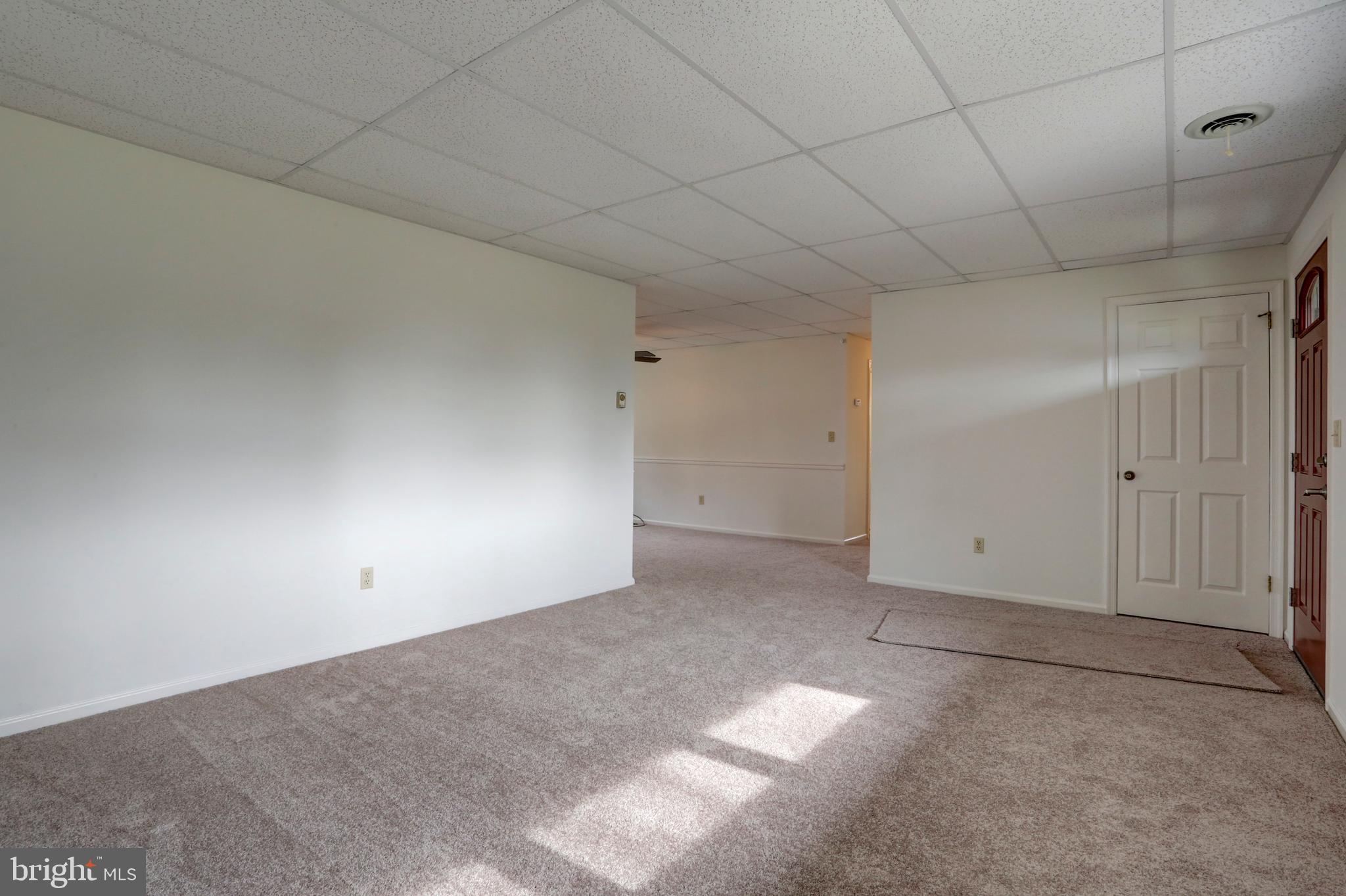 1 Thomas Road Lancaster, PA 17602 - Photo 6 of 24 Living Room