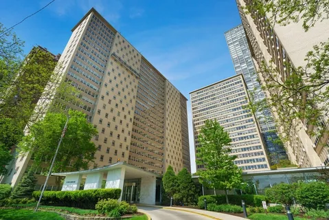 $3,600 | 3950 North Lake Shore Drive, Unit 1502A, Chicago, IL 60613
