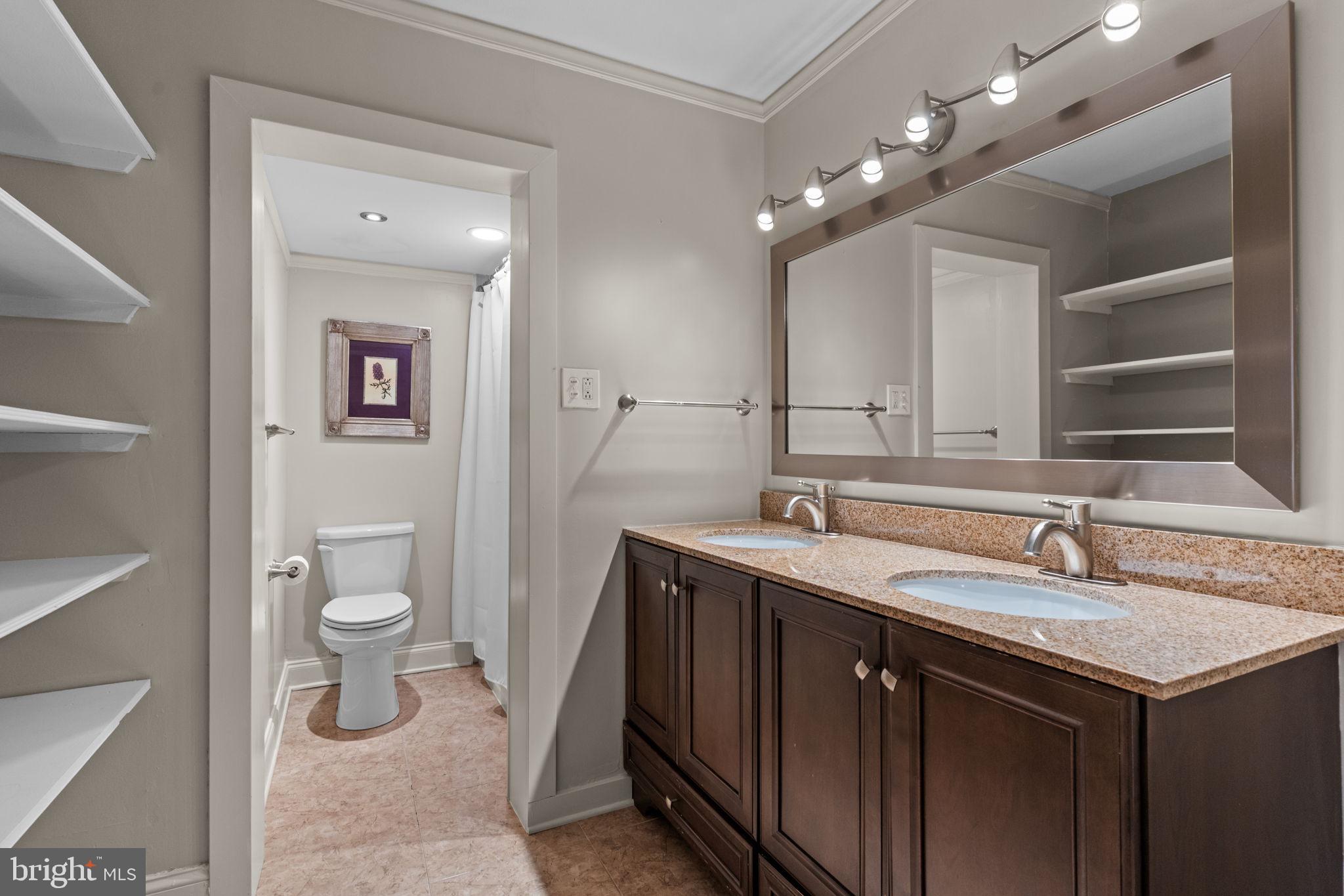 3900 West Ford Road, Unit 20O Philadelphia, PA 19131 - Photo 17 of 55 Primary Bathroom