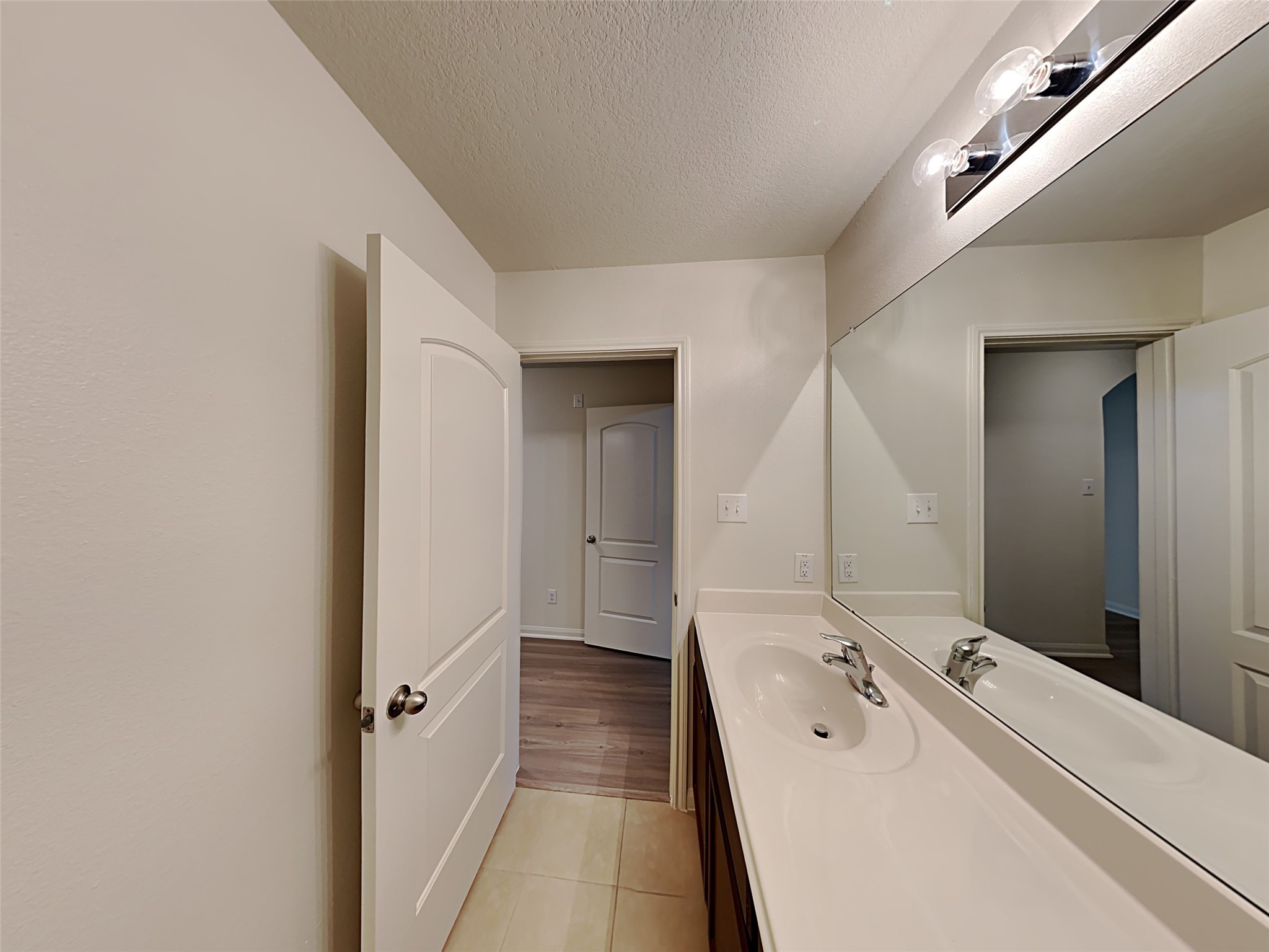 22718 Klingamans Way Hockley, TX 77447 - Photo 17 of 20 a room with a sink and a mirror