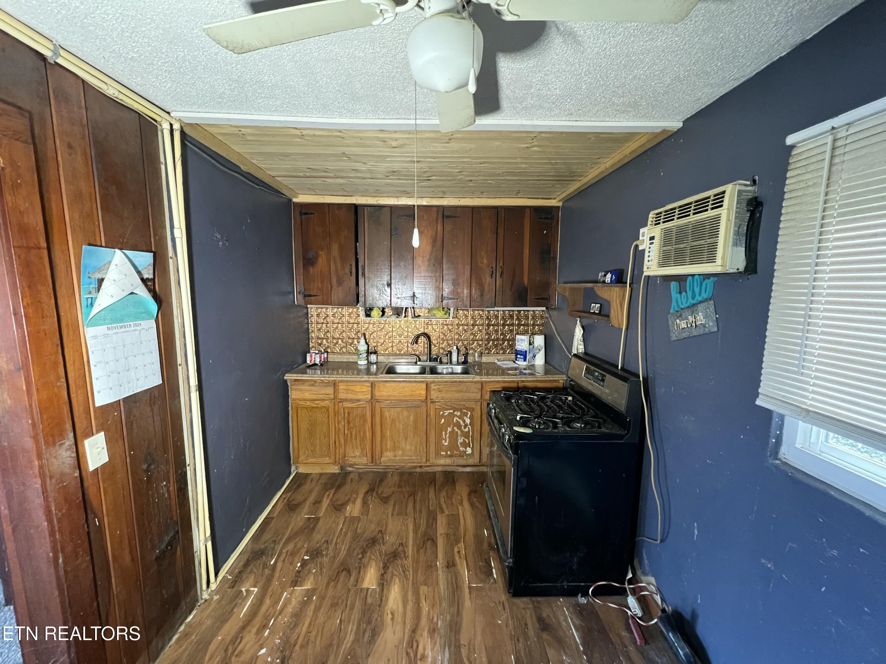 129 Turkey Road Powell, TN 37849 - Photo 11 of 20 IMG_0404