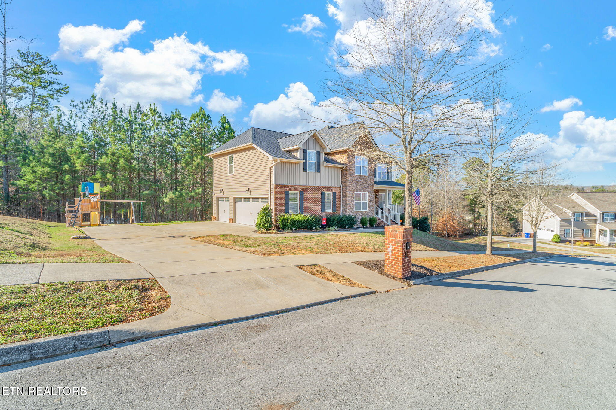 102 Eastberry Road Oak Ridge, TN 37830 - Photo 2 of 60 Side Entry Garage