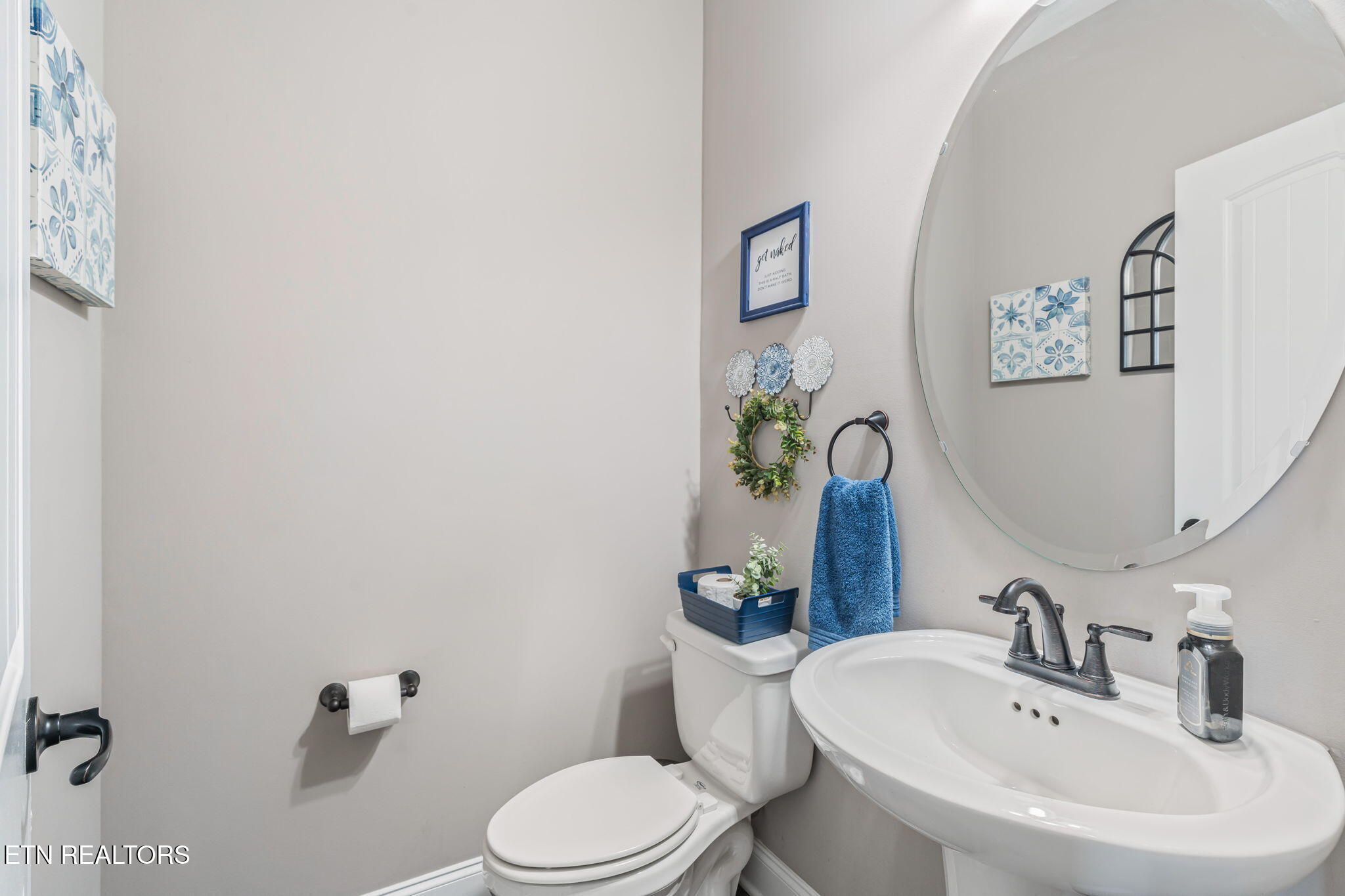 102 Eastberry Road Oak Ridge, TN 37830 - Photo 23 of 60 Powder Room