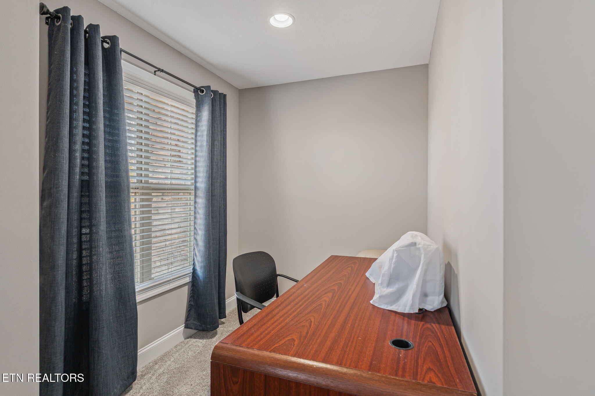 102 Eastberry Road Oak Ridge, TN 37830 - Photo 26 of 60 Primary Bedroom