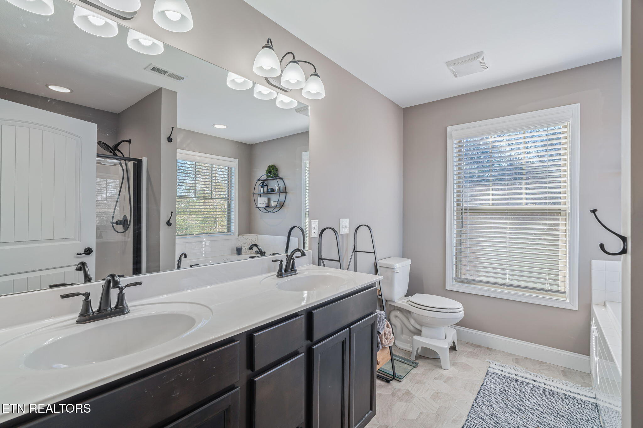 102 Eastberry Road Oak Ridge, TN 37830 - Photo 27 of 60 Primary Bath