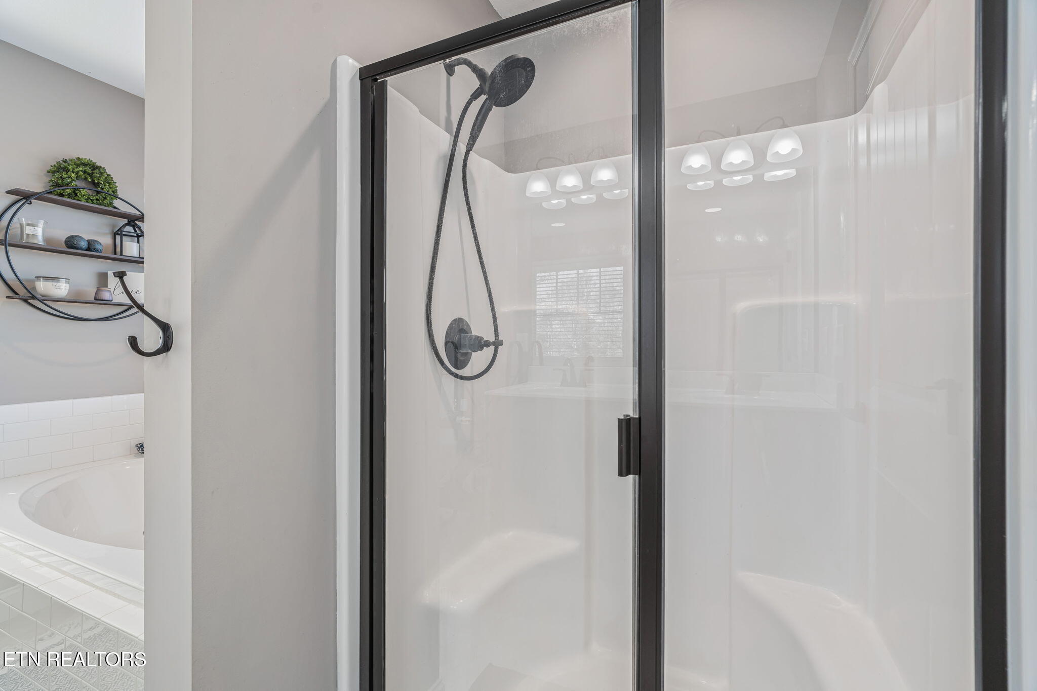 102 Eastberry Road Oak Ridge, TN 37830 - Photo 28 of 60 Walk In Shower