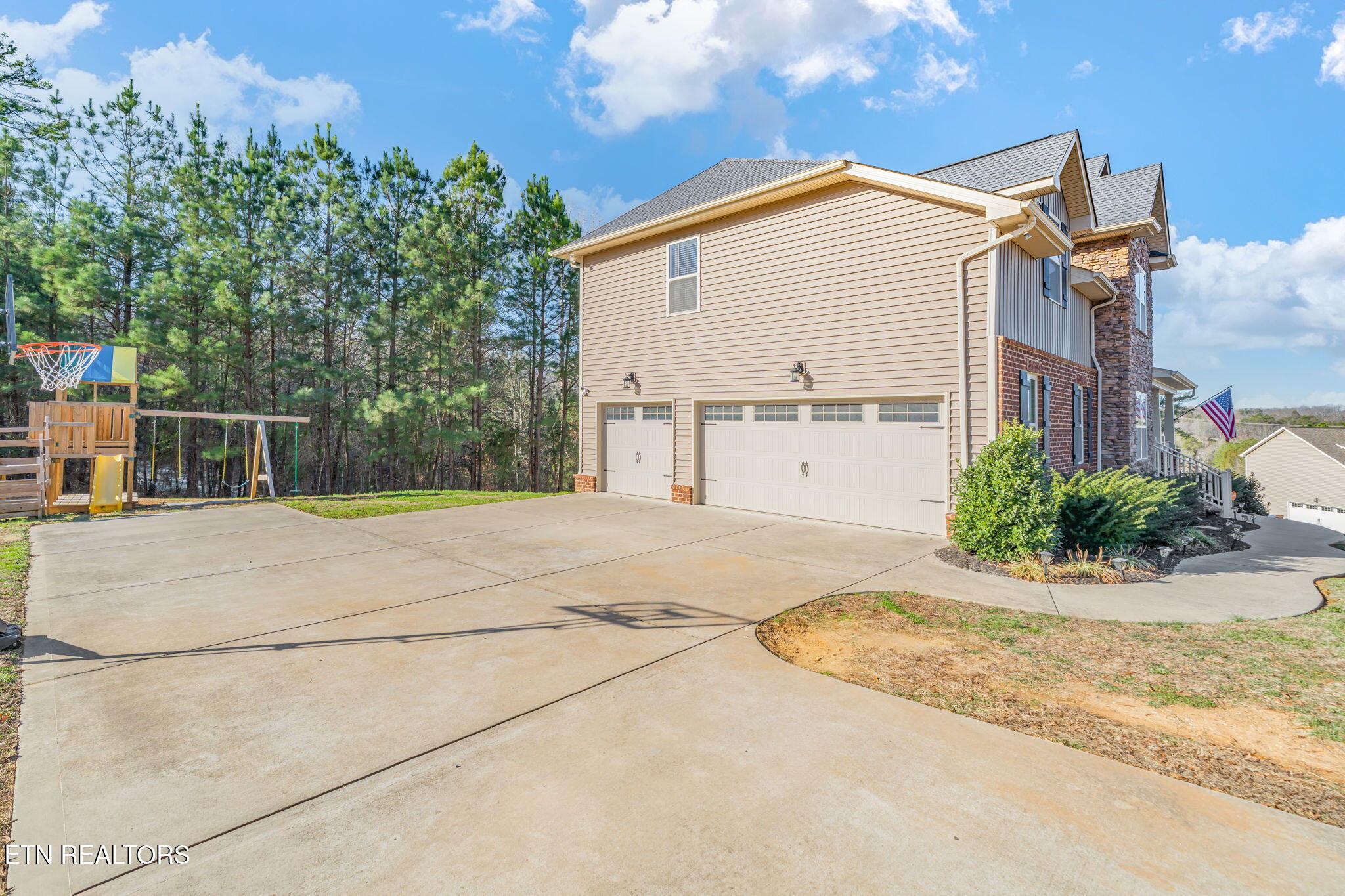 102 Eastberry Road Oak Ridge, TN 37830 - Photo 49 of 60 3 car garage
