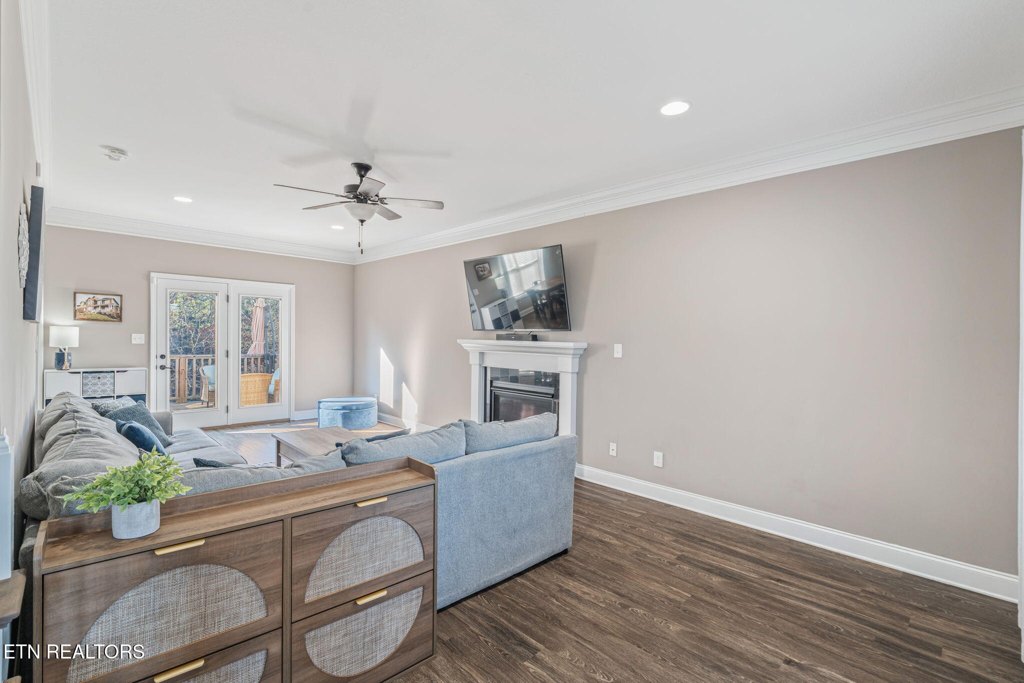 102 Eastberry Road Oak Ridge, TN 37830 - Photo 8 of 60 Living Room