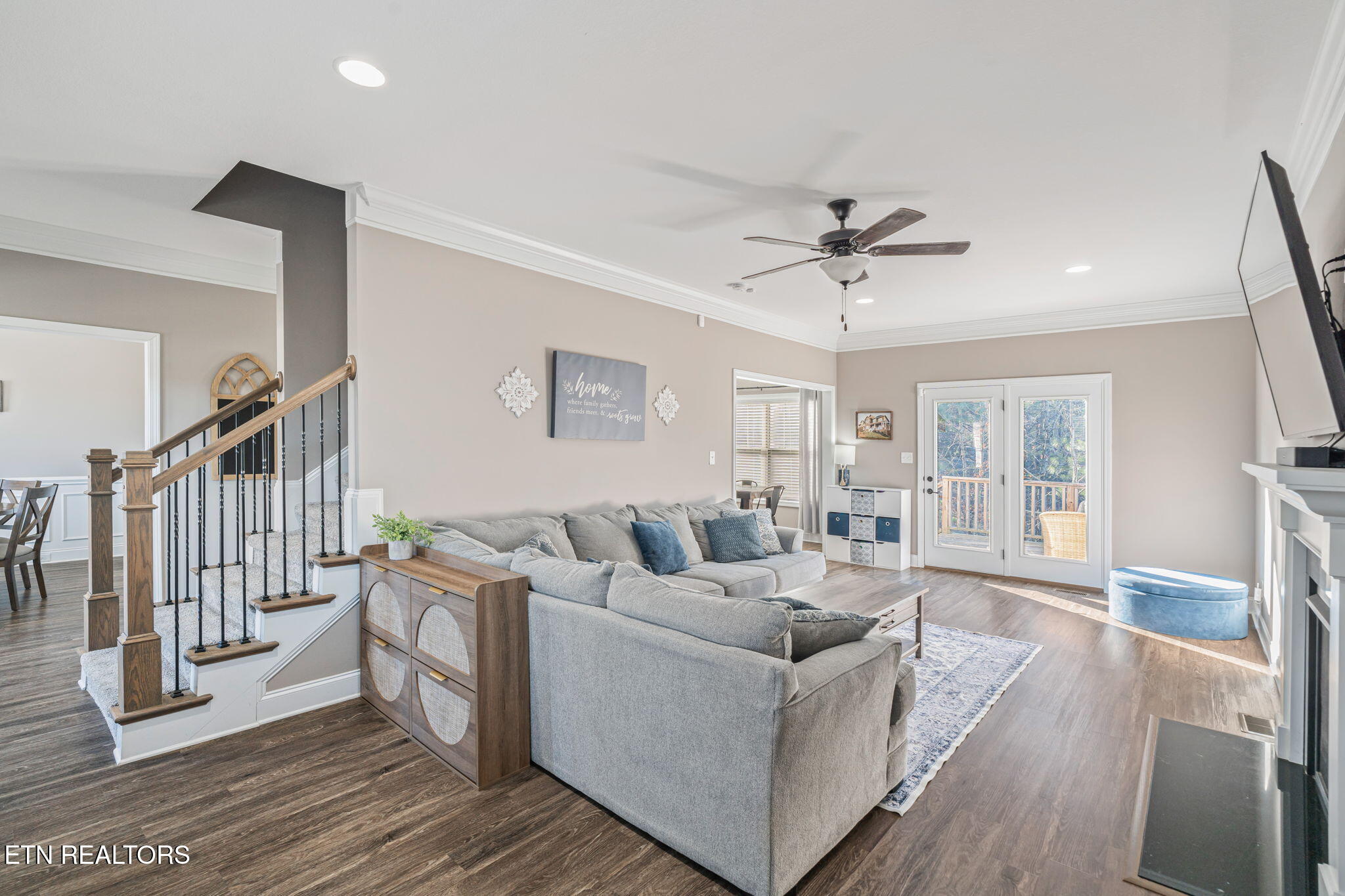 102 Eastberry Road Oak Ridge, TN 37830 - Photo 9 of 60 Living Room