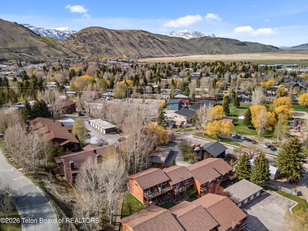 $1,525,000 | 452 East Kelly Avenue, Jackson, WY 83001