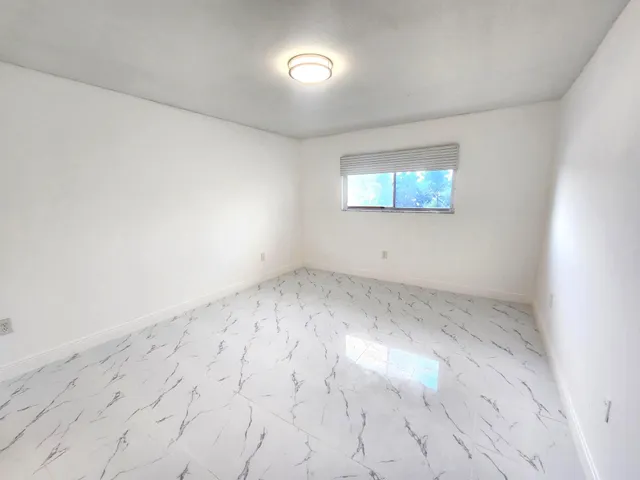 $1,900 | 1410 South Federal Highway, Unit 207, Lake Worth Beach, FL 33460